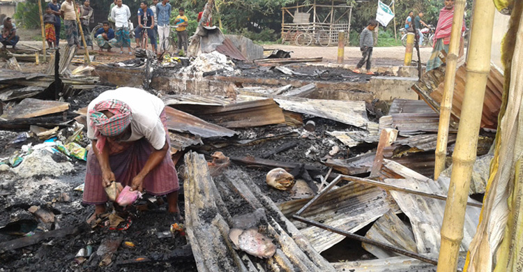 কোটচাঁদপুরে ব্যবসা প্রতিষ্ঠানে আগুন, ক্ষ